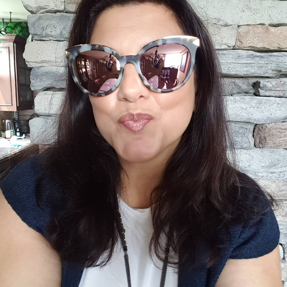 Meet your Posher, Lorian - Picture 1 of 1